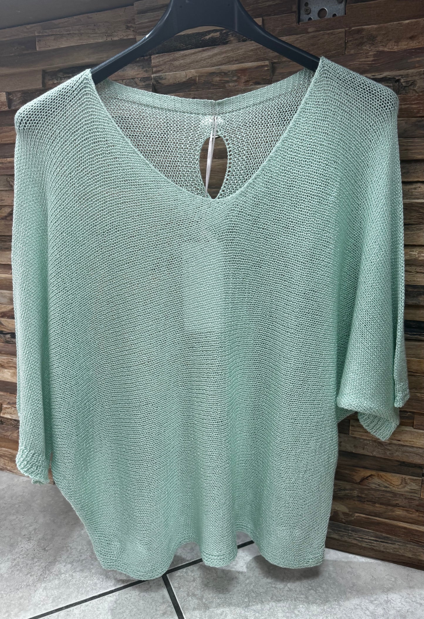 Pull fin, boutons dans le dos